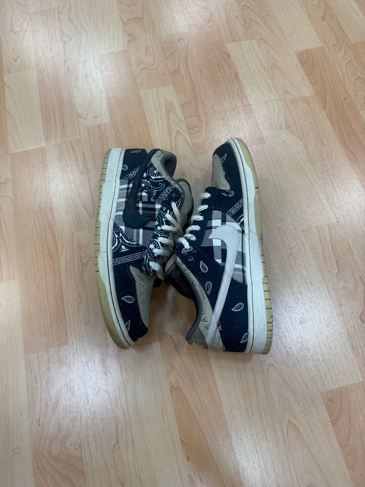 SB DUNK LOW TRAVIS SCOTT (PRE-OWNED)