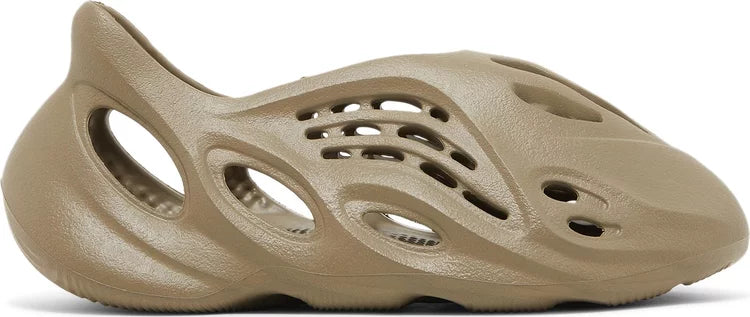 Yeezy Foam Runner Taupe slip-on shoe with lightweight foam and minimalist design