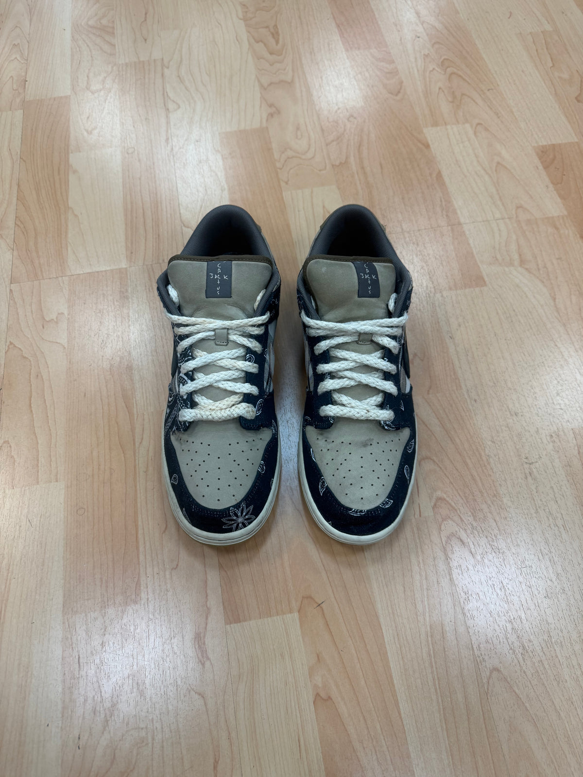 SB DUNK LOW TRAVIS SCOTT (PRE-OWNED)